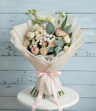 Букет цветов из:  Розы и Лизиантусы в Нехаевской