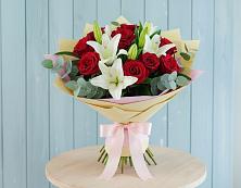 Букет цветов из:  Лилии и Розы в Нехаевской