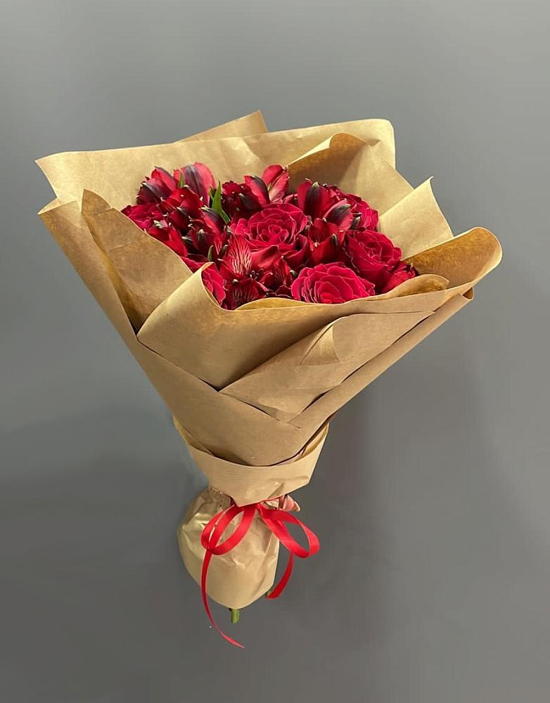 Букет цветов из: Альстромерии и Розы в Нехаевской