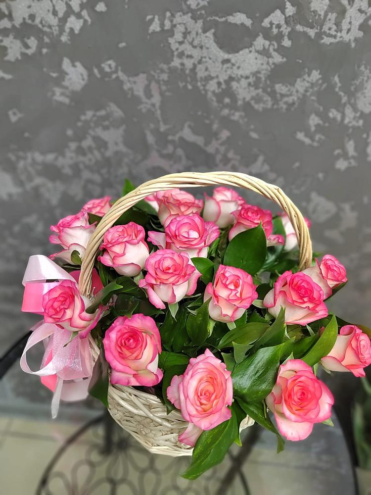 Цветочная композиция из Розы в корзине в Нехаевской