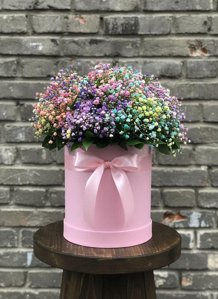 Цветочная композиция из Гипсофила и Розы в шляпной коробке в Нехаевской