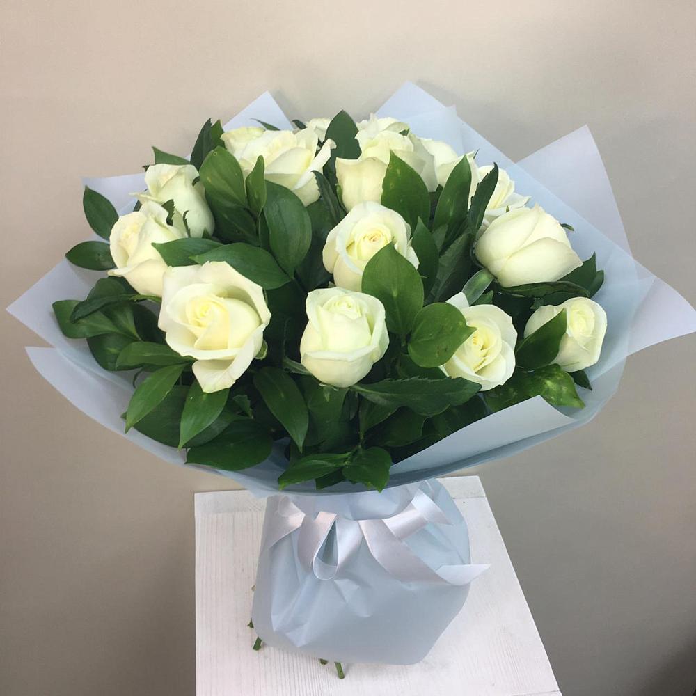 Букет 15 Белых роз Проуд в Нехаевской