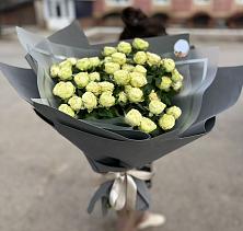 Букет Белые кустовые розы Солинеро в Нехаевской