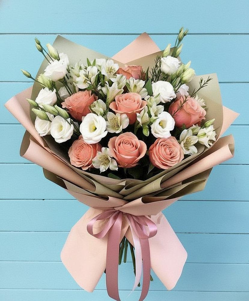 Букет цветов из: Розы, Альстромерии и Лизиантусы в Нехаевской