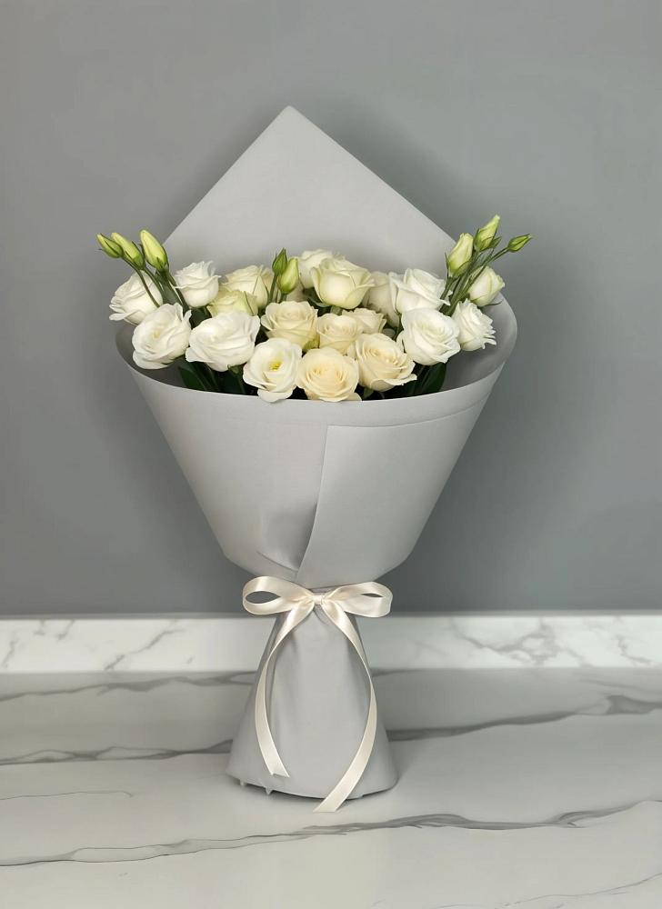 Букет цветов из: Розы и Лизиантусы в Нехаевской