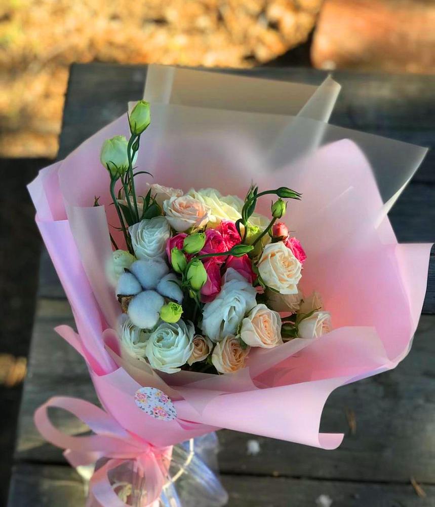 Букет цветов из: Розы и Лизиантусы в Нехаевской