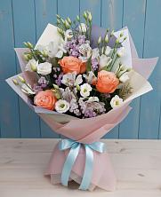 Букет цветов из:  Лизиантусы, Розы, Альстромерии и Гипсофила в Нехаевской