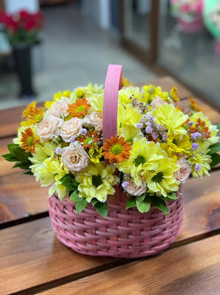 Цветочная композиция из Хризантемы и Розы в корзине в Нехаевской