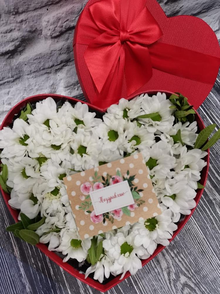 Цветочная композиция из Хризантемы в виде сердца в Нехаевской