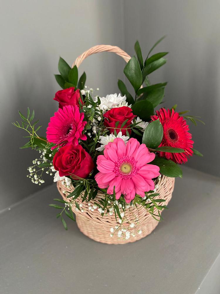 Цветочная композиция из Розы, Хризантемы и Герберы в корзине в Нехаевской