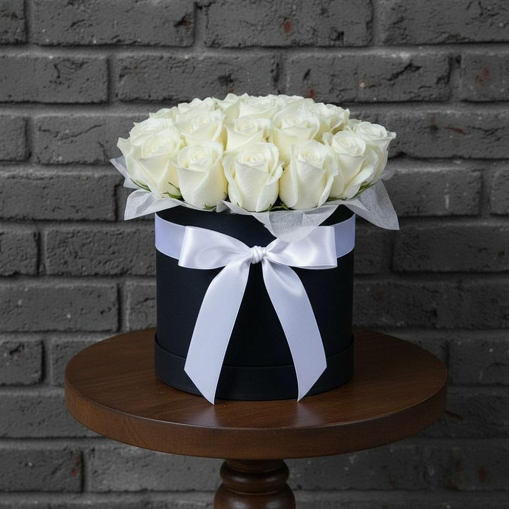 Цветочная композиция из Розы в шляпной коробке в Нехаевской