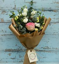 Букет цветов из:  Розы и Лизиантусы в Нехаевской