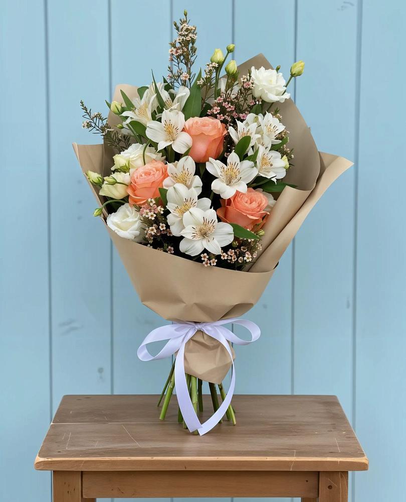 Букет цветов из: Альстромерии, Лизиантусы, Розы и Хризантемы в Нехаевской